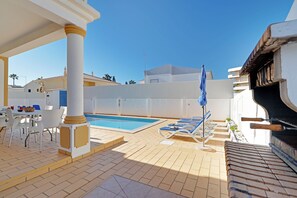 Outdoor pool, a heated pool - Villa with 3 Bedrooms and private(heatable) Pool in Galé Beach (Guia)