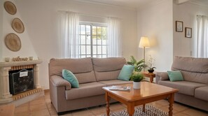 Smart TV, DVD player, ping pong, books