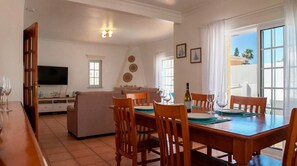 Dining - Villa with 3 Bedrooms and private(heatable) Pool in Galé Beach (Guia)
