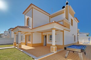 Property grounds - Villa with 3 Bedrooms and private(heatable) Pool in Galé Beach (Guia)