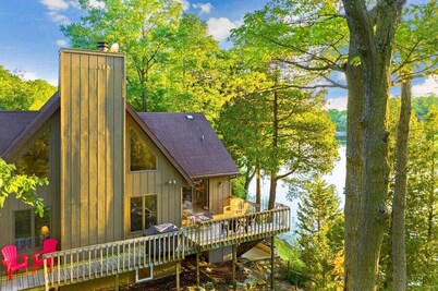 Walk to Road America Races. Enjoy the lake frontage and fishing and kayaking.