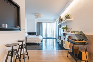 1 habitación, tabla de planchar con plancha, wifi y ropa de cama 
