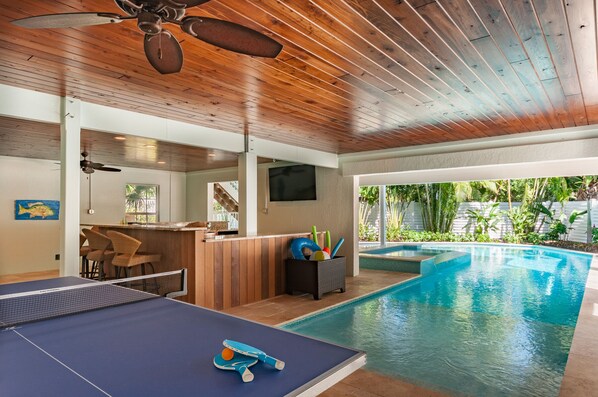Outdoor pool, a heated pool - Private Tropical Oasis - Tarpon Point - Pool/Spa, Perfect Island Getaway! (Anna Maria)