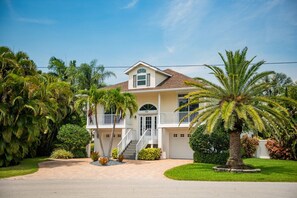 Exterior - Private Tropical Oasis - Tarpon Point - Pool/Spa, Perfect Island Getaway! (Anna Maria)