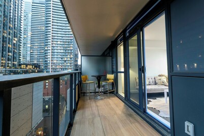 Toronto Luxury Condo Rental – Posh Suite with City Views & Great Amenities