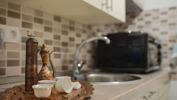 KĂŒhlschrank, Mikrowelle, Ofen, Herdplatte