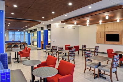 Holiday Inn Express & Suites Ottawa by IHG