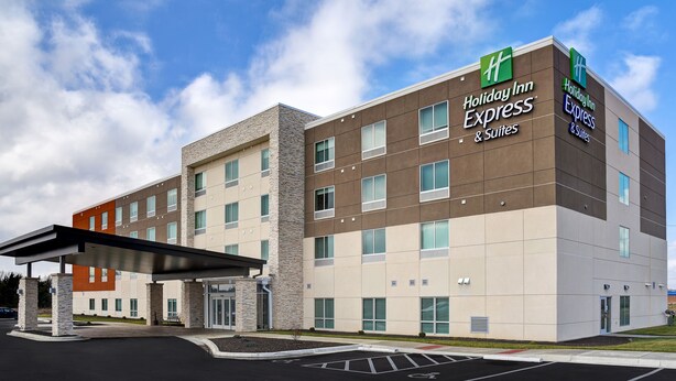 A Holiday Inn Express & Suites building with a modern design, featuring multiple floors and a covered entrance. - Holiday Inn Express & Suites Ottawa by IHG (Ottawa)