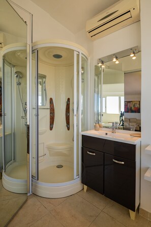 Asciugacapelli, asciugamani, carta igienica