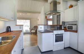 Kühlschrank, Mikrowelle, Herdplatte, Geschirrspüler