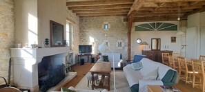 Televisie en een open haard