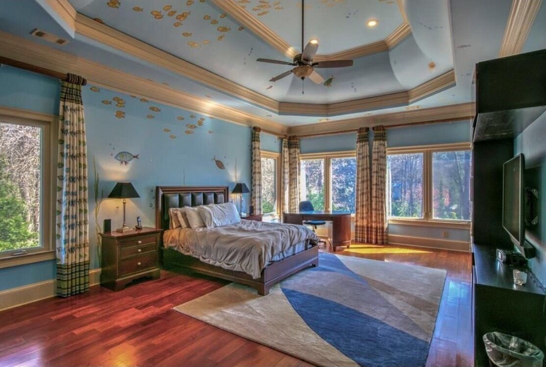 8 bedrooms, desk, iron/ironing board, free WiFi