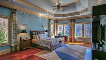 8 bedrooms, desk, iron/ironing board, free WiFi