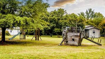 Tempat bermain anak - outdoor