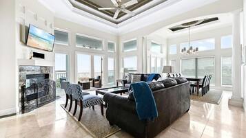 House (4 Bedrooms) | Property amenity