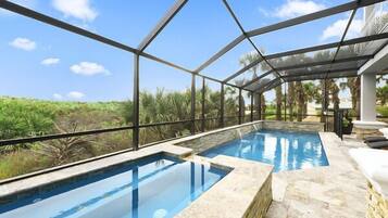 House (4 Bedrooms) | Pool