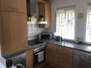 Appartement, plusieurs lits | Cuisine privée