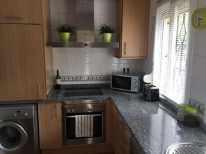 Appartement, Meerdere bedden | Privékeuken | Een koelkast, een microgolfoven, een oven, een kookplaat