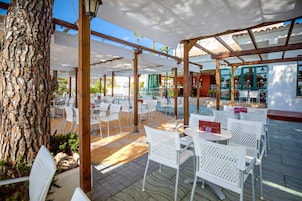 Tempat makan luar