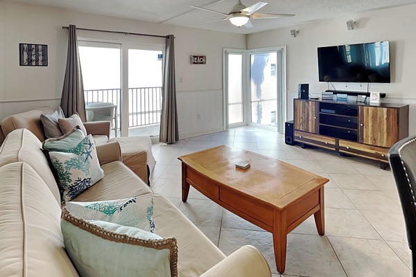 Condo (2 Bedrooms) | Front of property