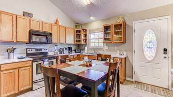 House (2 Bedrooms) | Property amenity