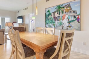 Condo (Bella Mar 202) | Cuisine privée | Réfrigérateur, four à micro-ondes, un four, surface de cuisson