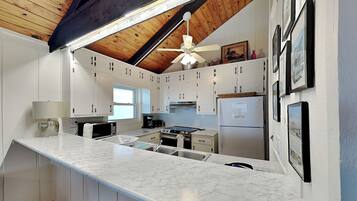 House (3 Bedrooms) | Property amenity