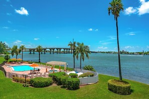 Condo (2 Bedrooms) | Property amenity