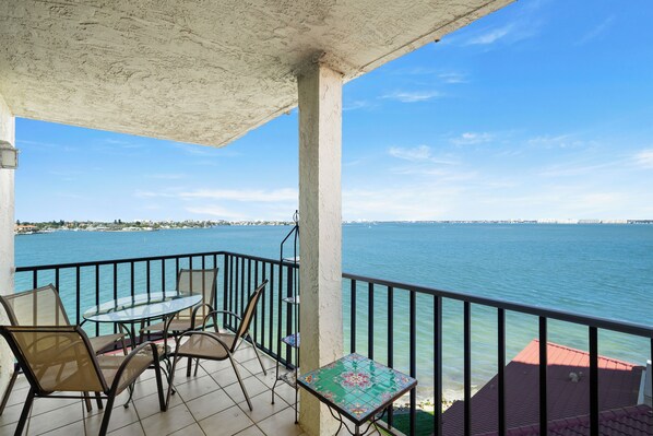 Condo (2 Bedrooms) | Front of property