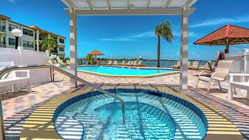 Condo (2 Bedrooms) | Property amenity