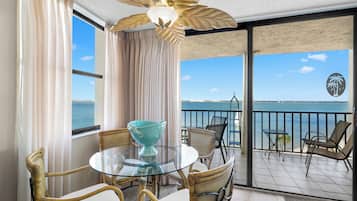 Condo (2 Bedrooms) | Property amenity