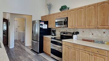 House (3 Bedrooms) | Property amenity