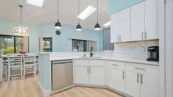 House (4 Bedrooms) | Property amenity