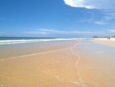 Beach Daze by Distinctive Beach Rentals