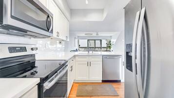 Condo (2 Bedrooms) | Property amenity