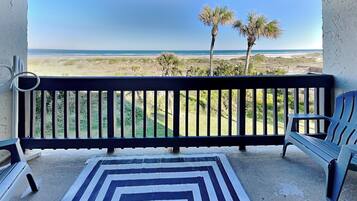 Condo (2 Bedrooms) | Property amenity