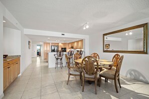 Condo (3 Bedrooms) | Property amenity