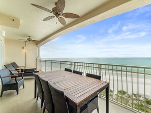 Apartment, Mehrere Betten, Meerblick | Speisen im Freien