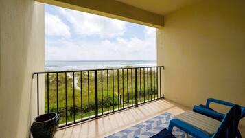 Condo (1 Bedroom) | Property grounds