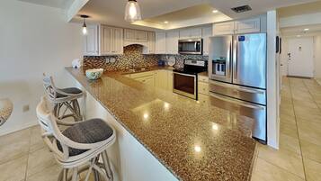 Condo (3 Bedrooms) | Property amenity