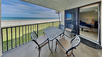 Condo (3 Bedrooms) | Property amenity