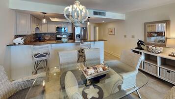 Condo (3 Bedrooms) | Property amenity