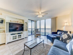 Condo (3 Bedrooms) | Front of property