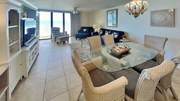 Condo (3 Bedrooms) | Property amenity
