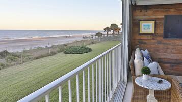 Condo (3 Bedrooms) | Property amenity