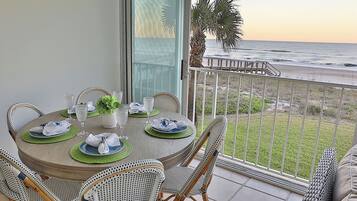 Condo (3 Bedrooms) | Property amenity