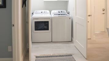Condo (3 Bedrooms) | Property amenity