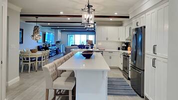 Condo (3 Bedrooms) | Property amenity