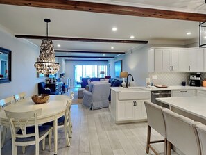Condo (3 Bedrooms) | Property amenity