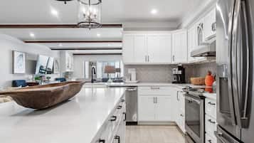 Condo (3 Bedrooms) | Property amenity